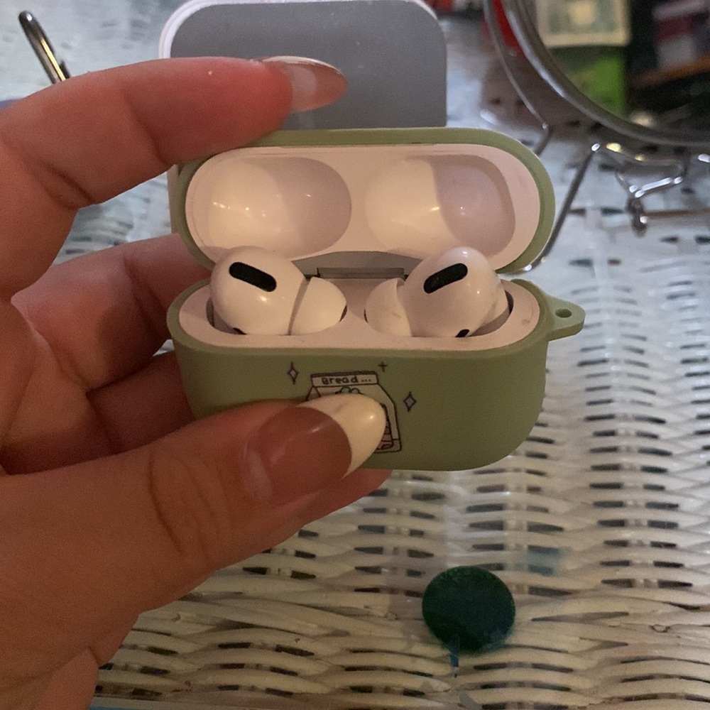 AirPod Pro Case - Picture 2 of 7